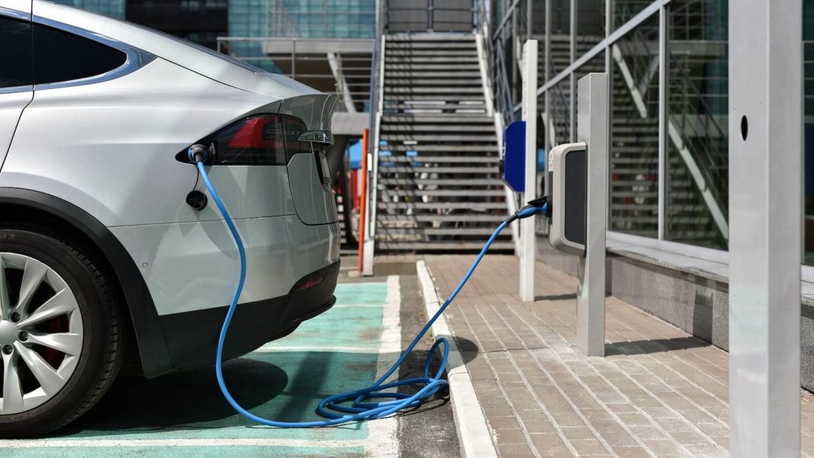 Tesla Stock Has High Expectations: A Strong Pop or Plunge